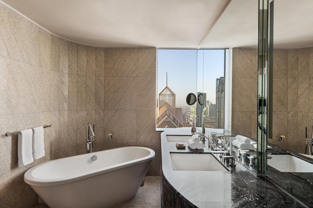 Shangri-La — bathroom